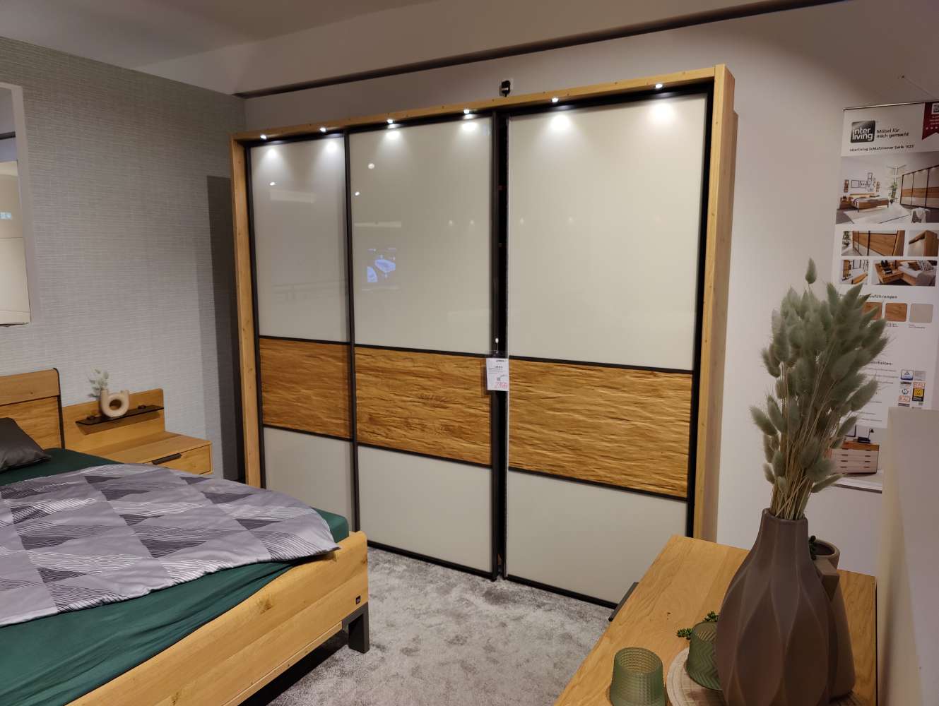 Kleiderschrank – INTERLIVING 1027 – Eiche Bianco – inkl. Beleucht