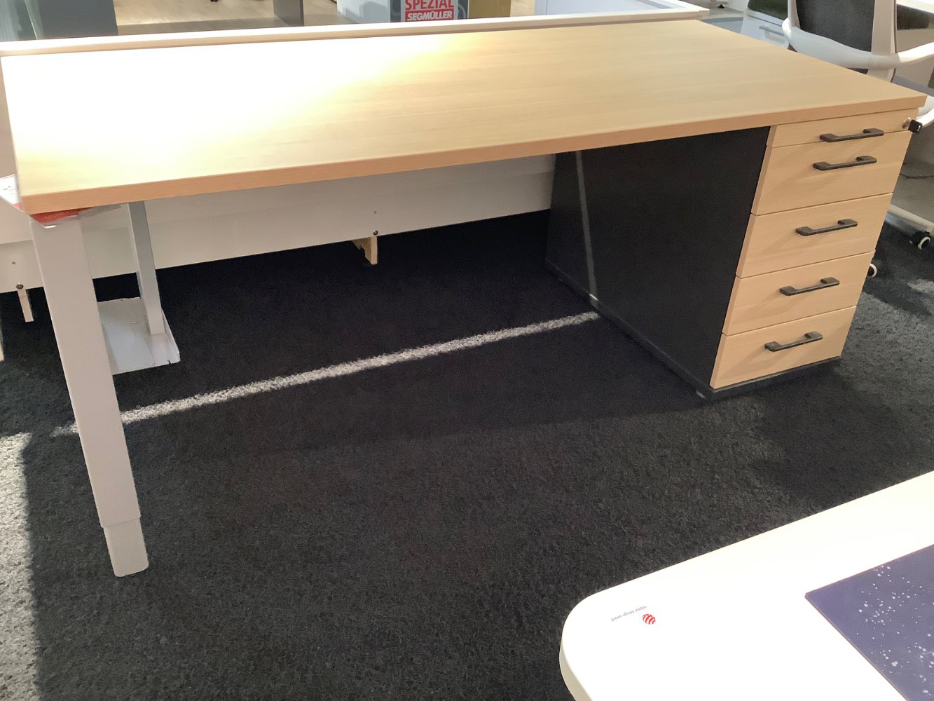 Schreibtisch 2-Fuß mit Container in MDF