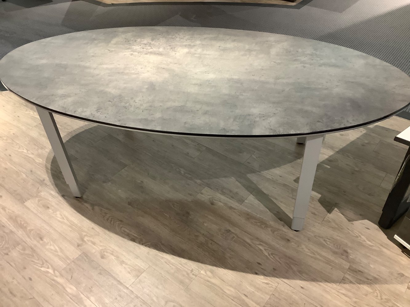 Konferenztisch ca. 220x72x110 mit Ovalplatte