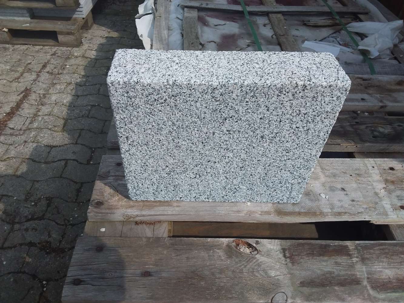 Granit Randsteine 8x25x30 grauer Naturstein Palisade Bordstein