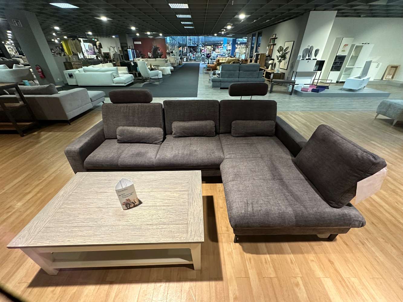 Ecksofa mit Schlaffunktion und Kopfteil