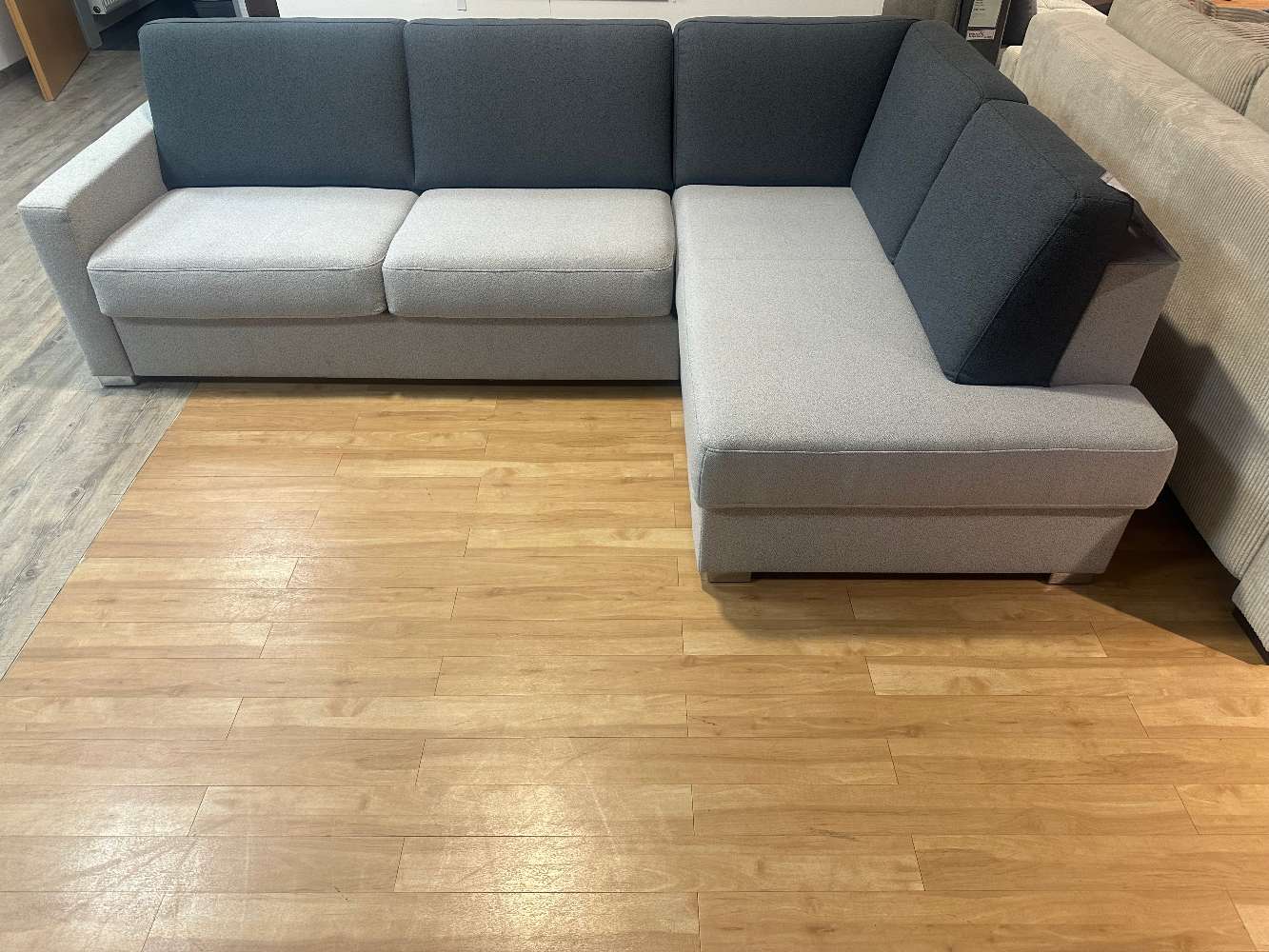 Eckgarnitur mit Faltbett und Stauraum