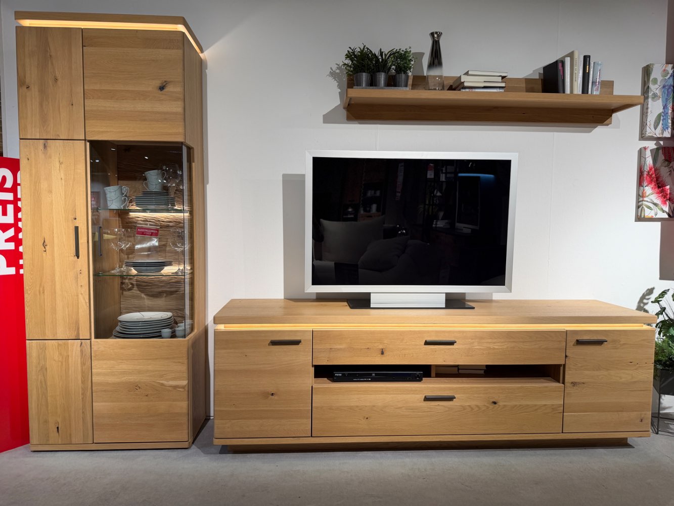 Wohnwand ca. 320 x 204 x 50 cm in Balkeneiche Bianco