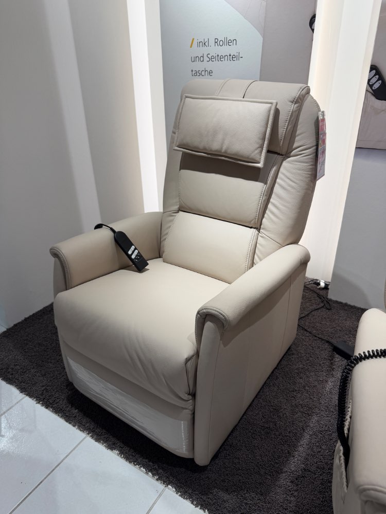 Sessel ca. 74 x 110 x 85 cm in beige