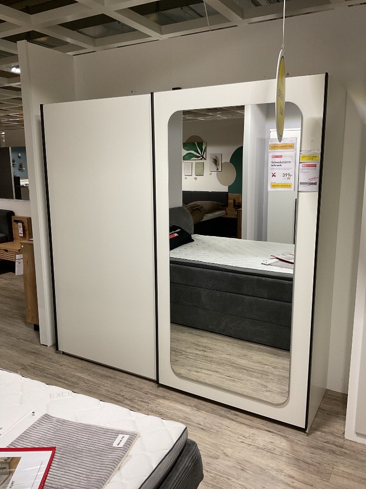 Schwebetürenschrank