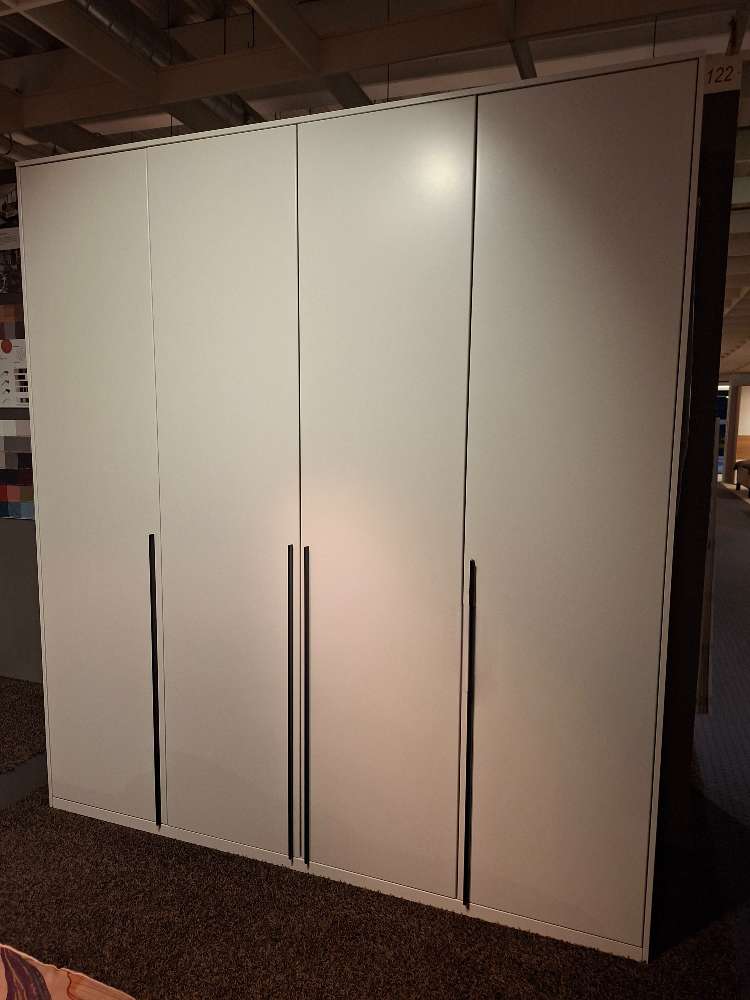 Kleiderschrank 4 türig