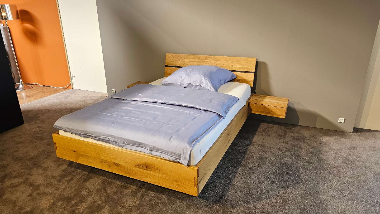 Holzbett mit 2 Hängenachtkonsolen BE-0588 von FRANKENMÖBEL