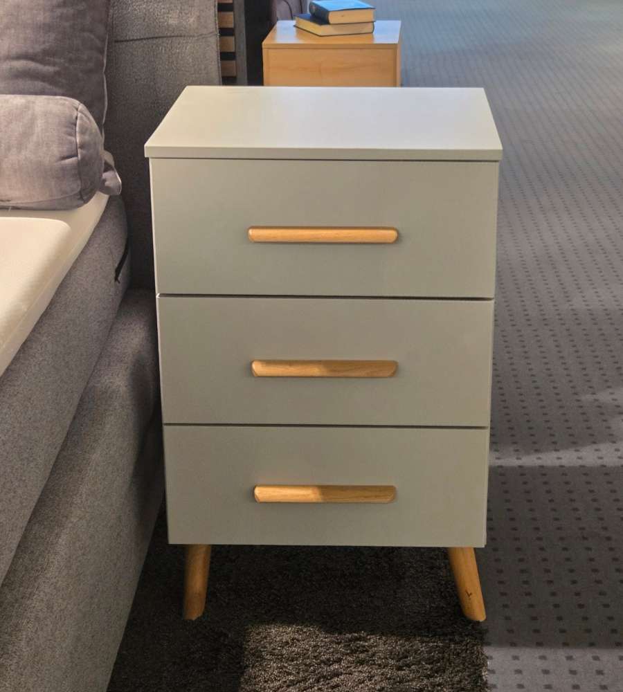 Nachttisch mit 3 Schubkästen
