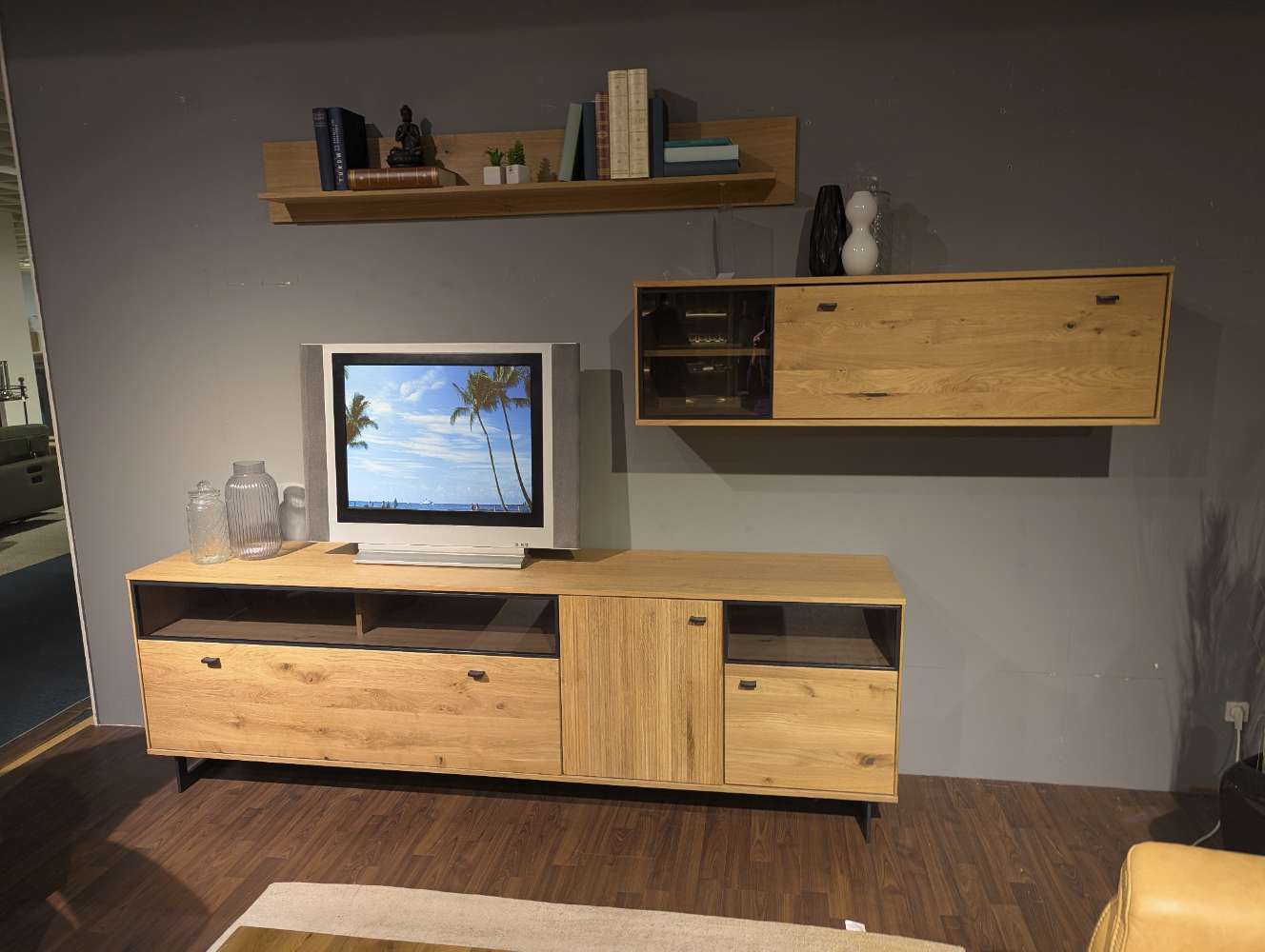 moderne Anbauwand Asteiche teilmassiv