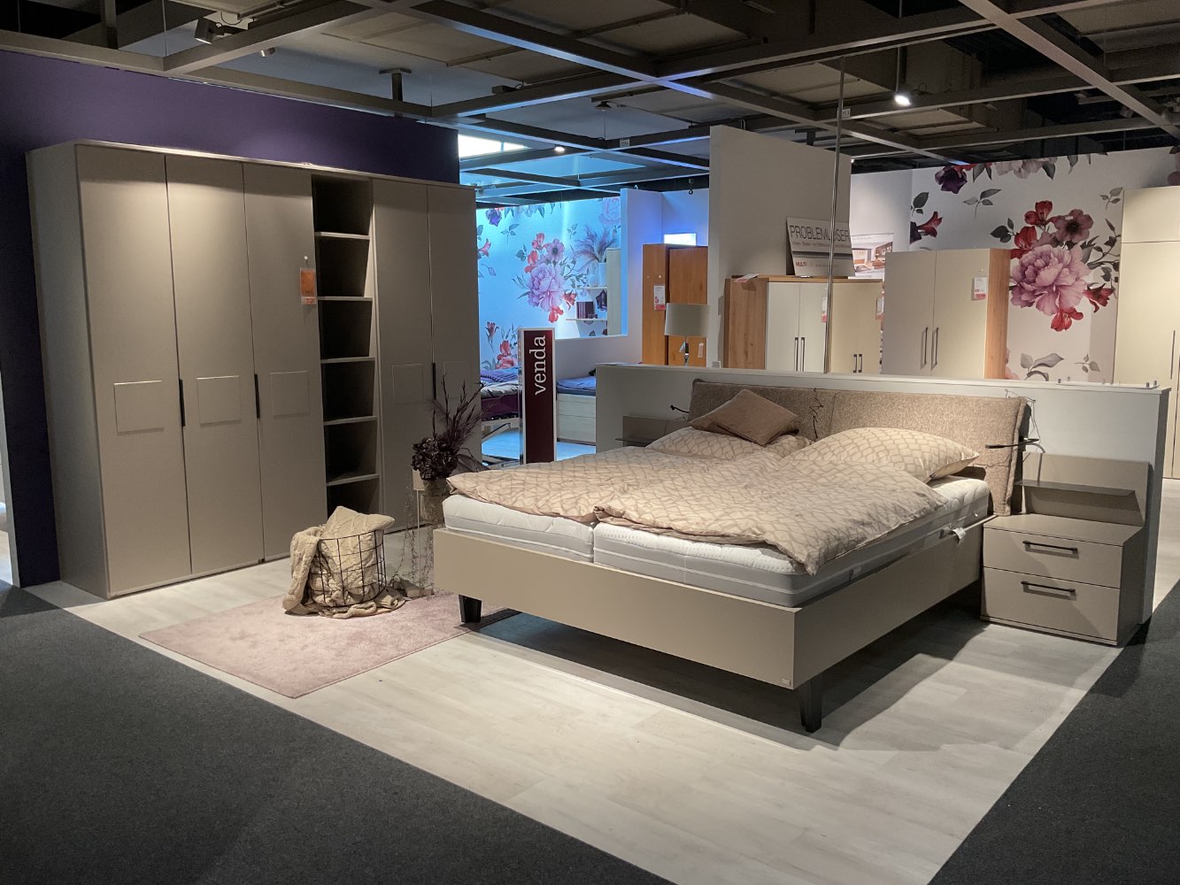 XXXLutz Ausstellungsstück Möbel Schlafzimmer Multiline Taupe Lack