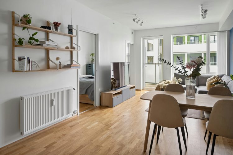 moderne Wohnung mit Holzboden