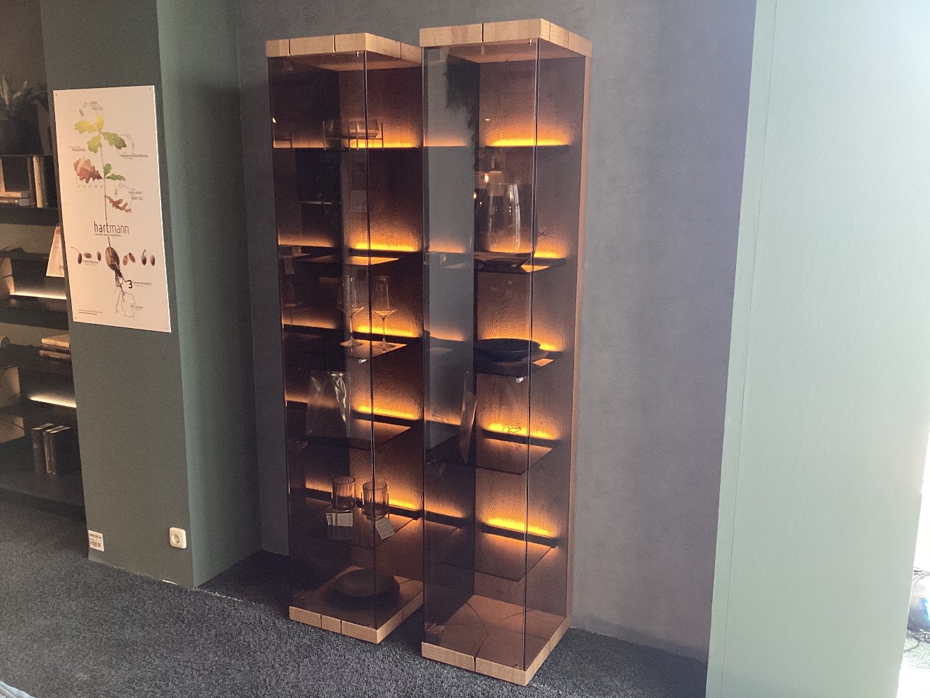 Vitrine „Vara“, Orig. Hatmann, Eiche massiv, Preis pro Stück