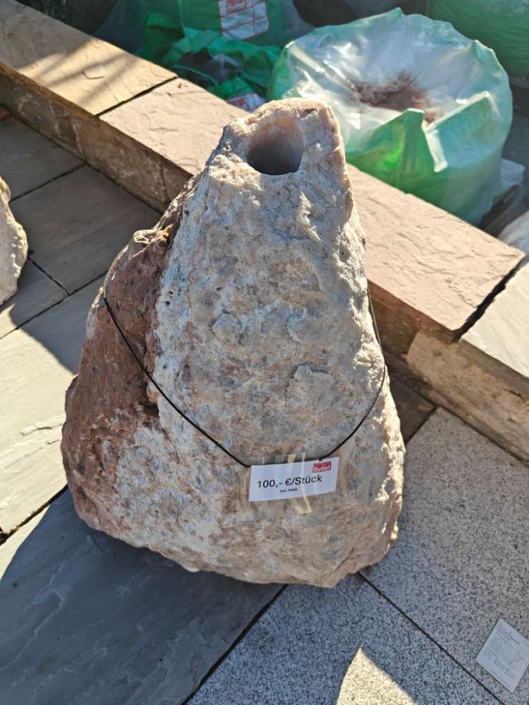 Findlinge aus Naturstein | versch. Größen & Formen