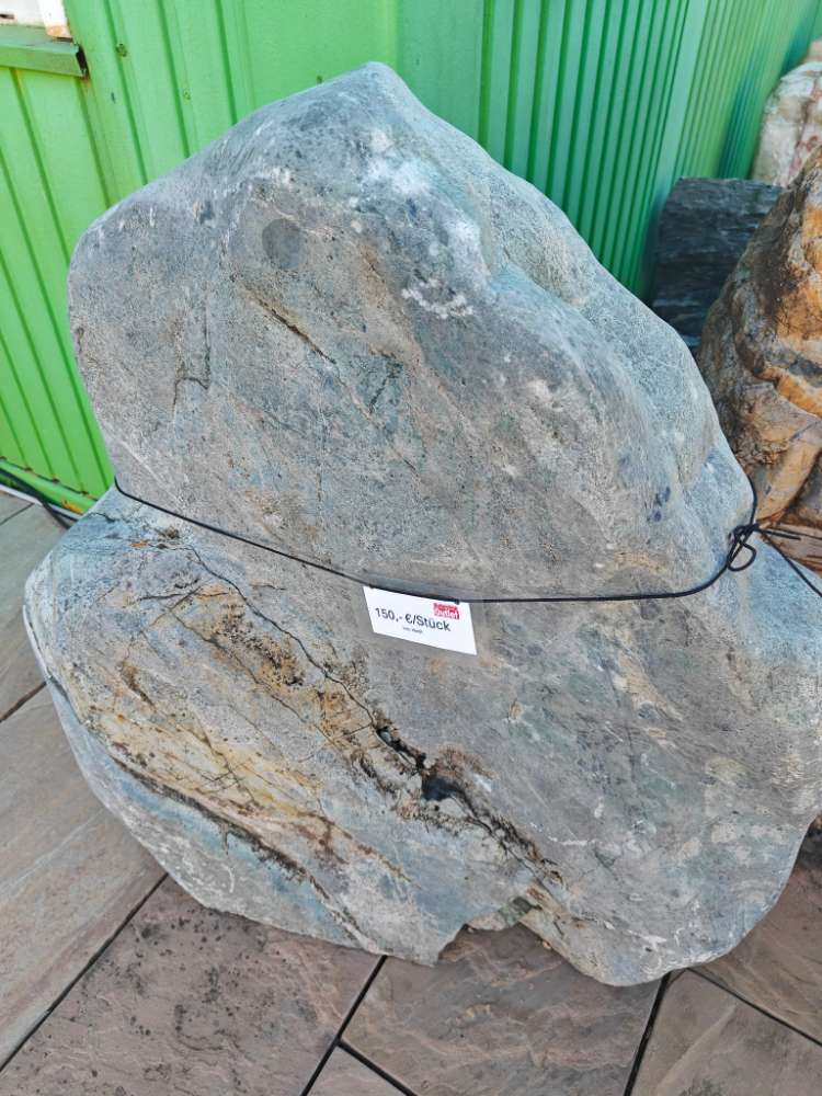 Findlinge aus Naturstein | versch. Größen & Formen