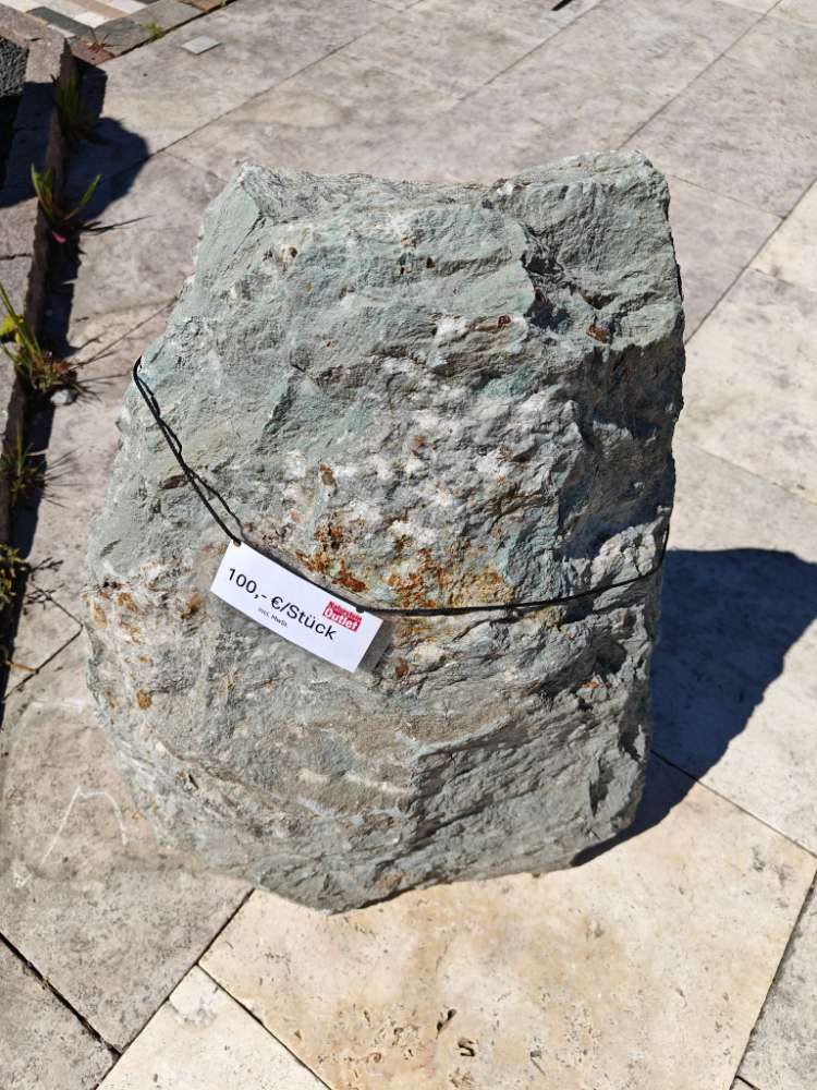 Findlinge aus Naturstein | versch. Größen & Formen