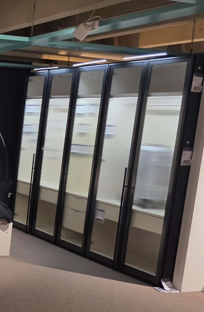 Drehtürenschrank