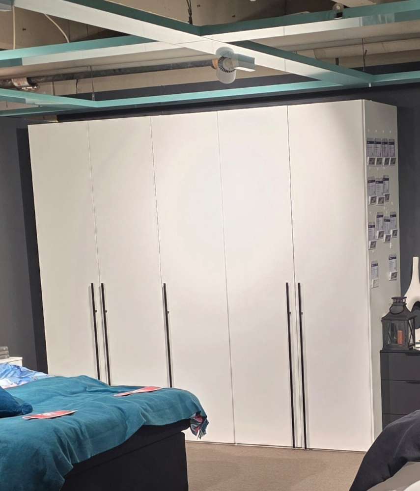 Drehtürenschrank