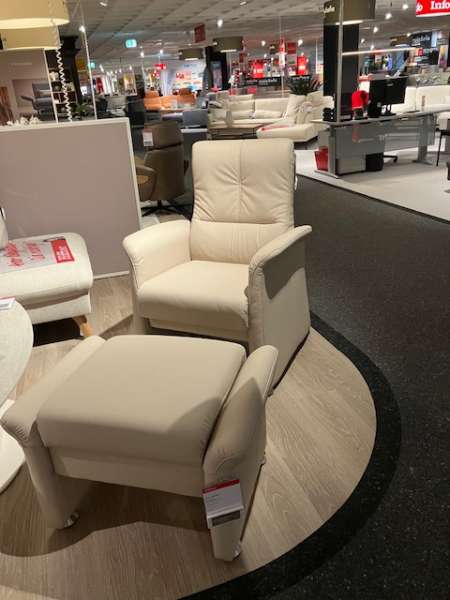 Sessel mit Relaxfunktion und Hocker aufklappbar