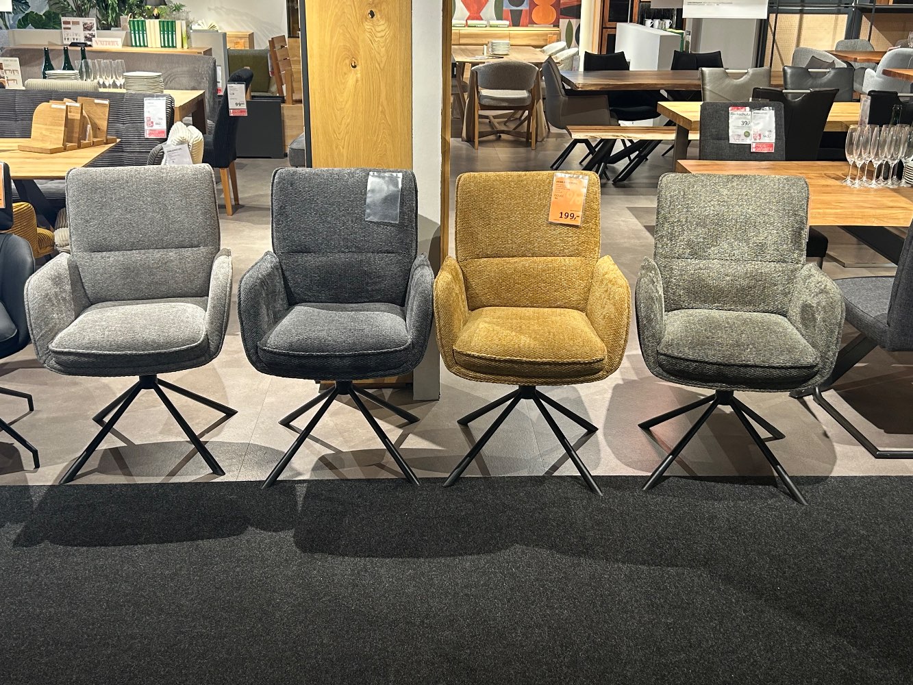 XXXLutz Ludwisgburg, Esszimmerstühle, Dieter Knoll, Schwingrücken