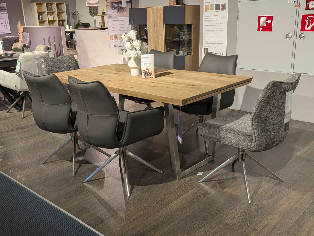 Tischgruppe Eiche bianco geölt 180/100  incl Drehstühle