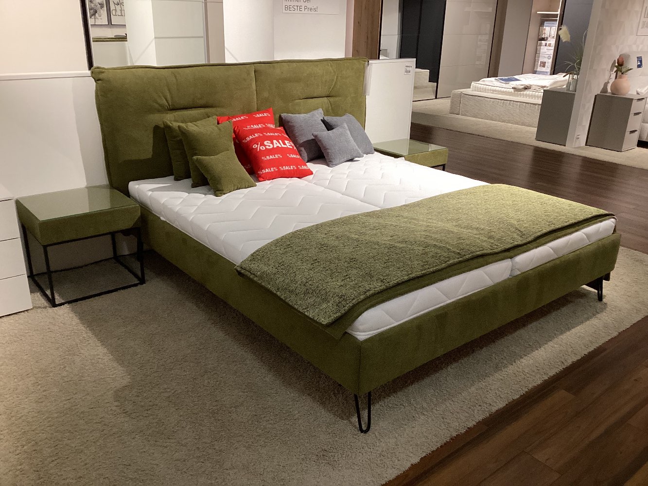 Bettrahmen „Pallas“, inkl. Nachtkonsolen, Kissenset und Decke