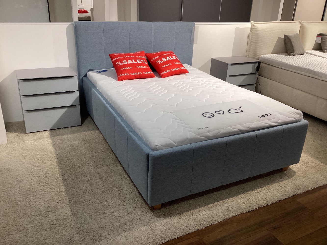 Bett „Pallas“, inkl. Rahmen und Matratze, mit Kopfteil