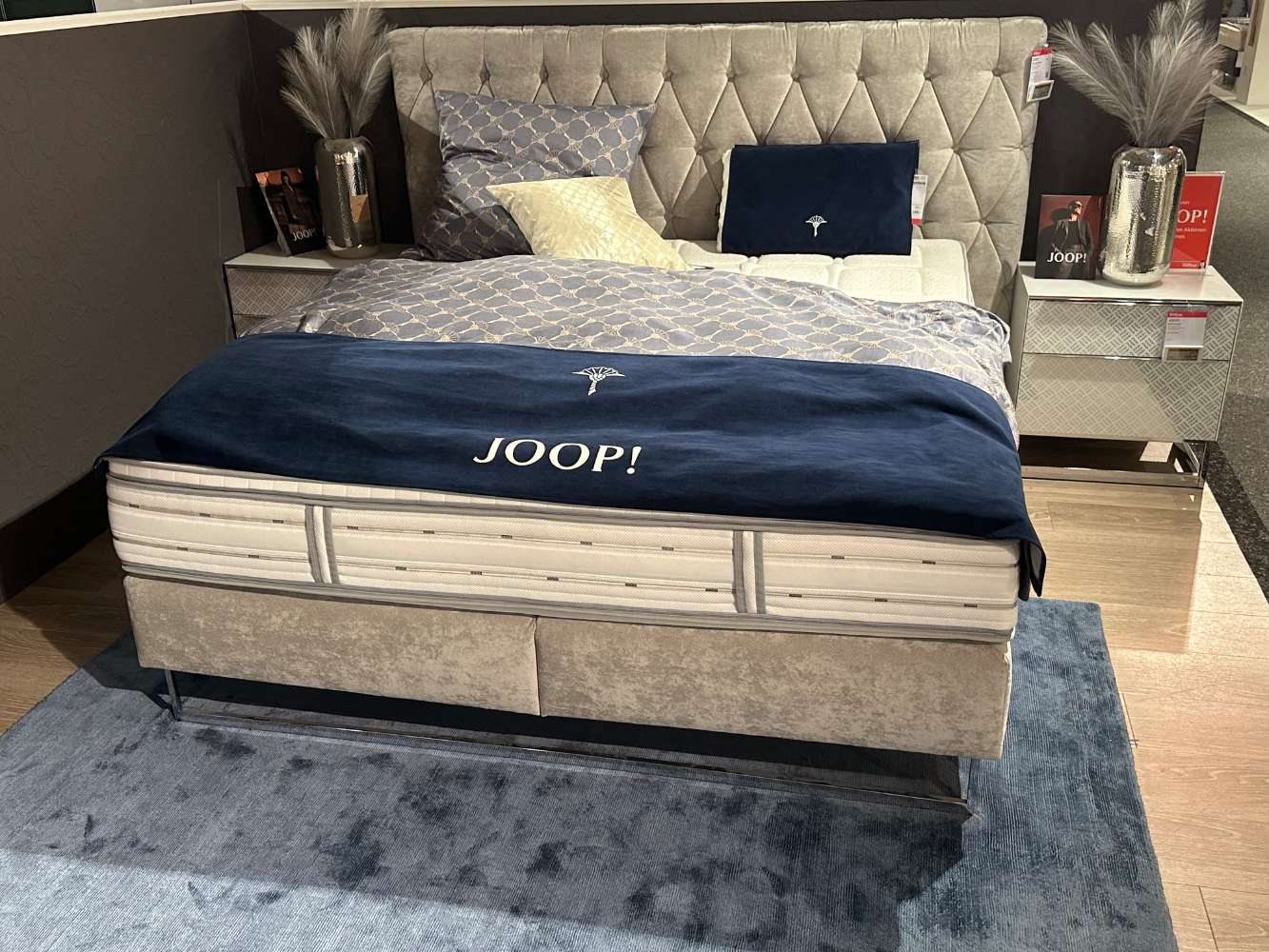 Boxspringbett hellgrau