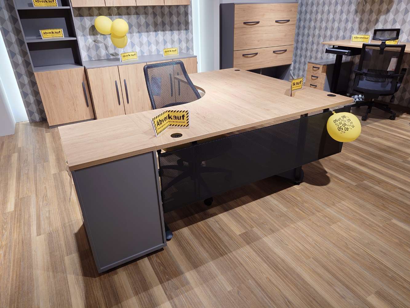 Schreibtisch mit Rollcontainer