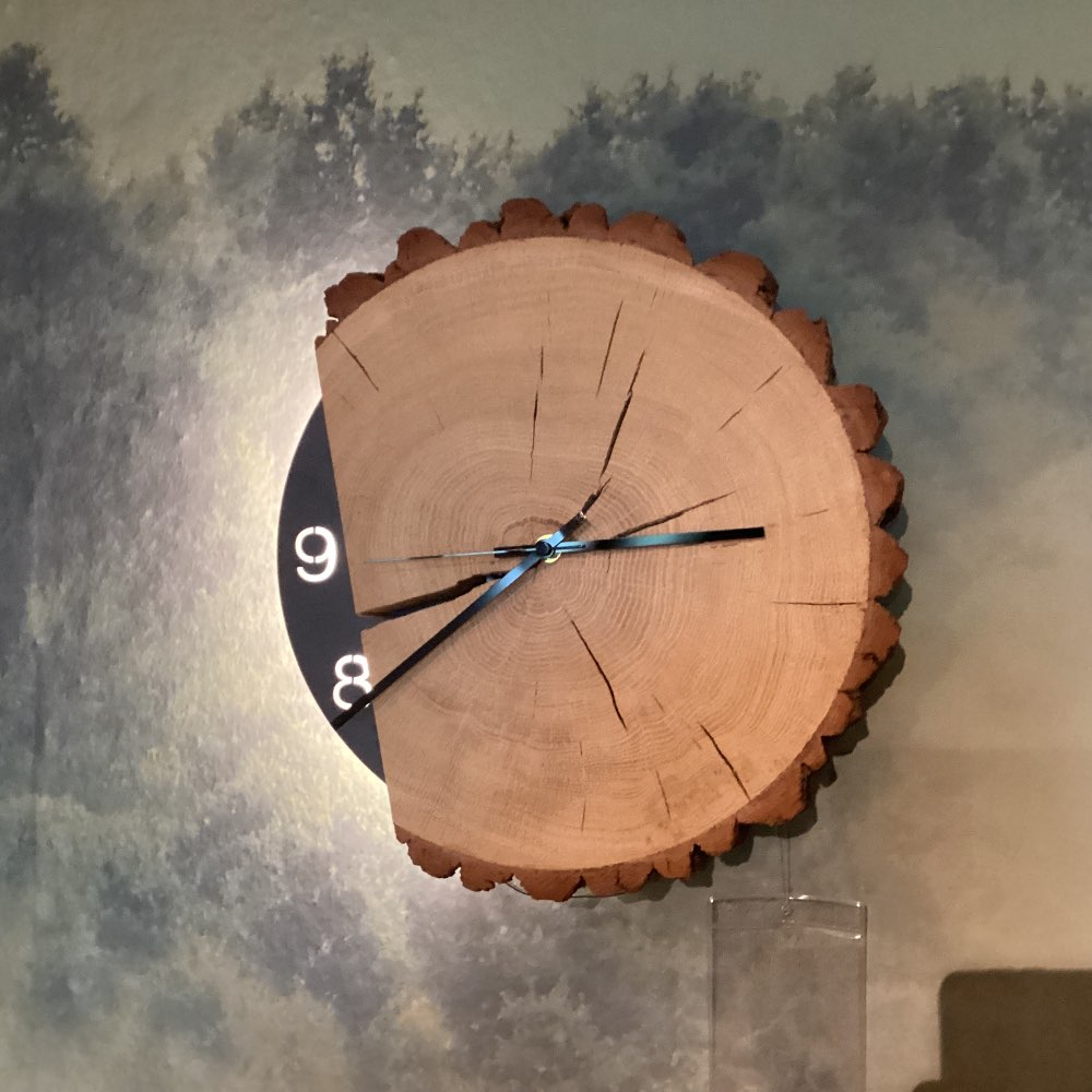 Wanduhr „Naturstücke“, Orig. Hartmann, Riffeiche massiv, LED