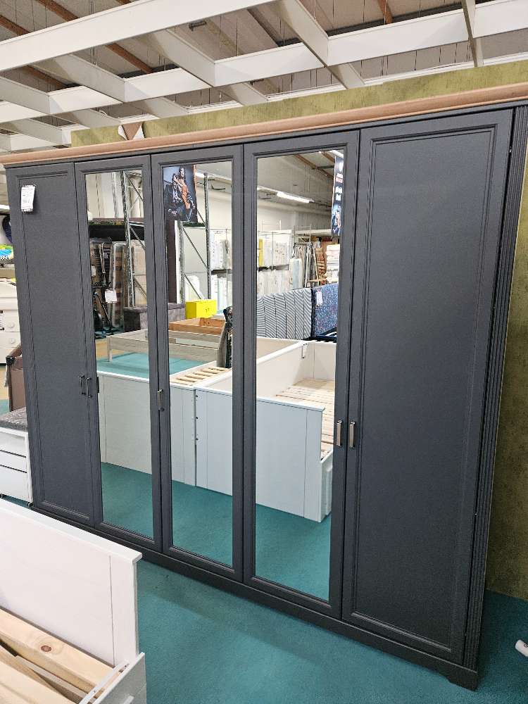 Drehtürenschrank Varese 5-türig statt 999€