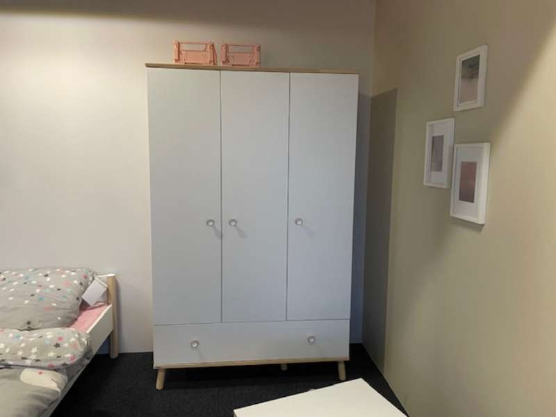Kleiderschrank