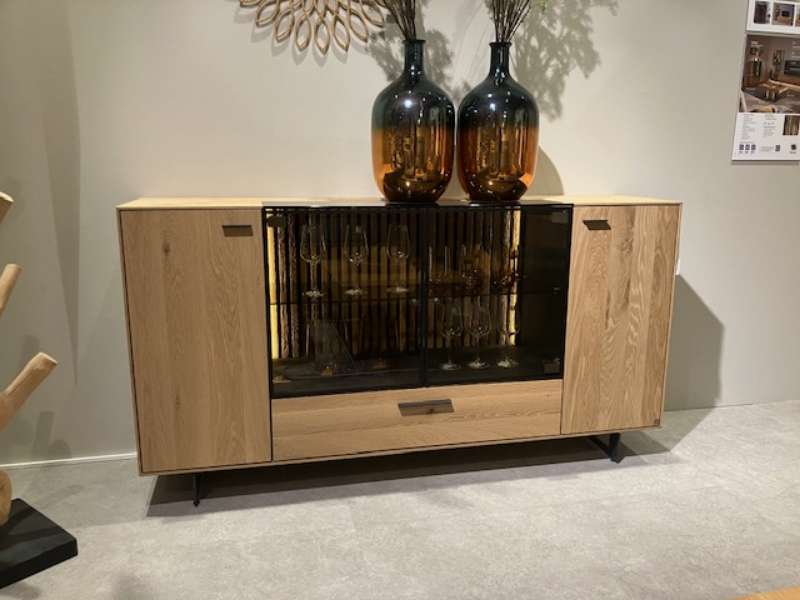 Sideboard auf Füßen
