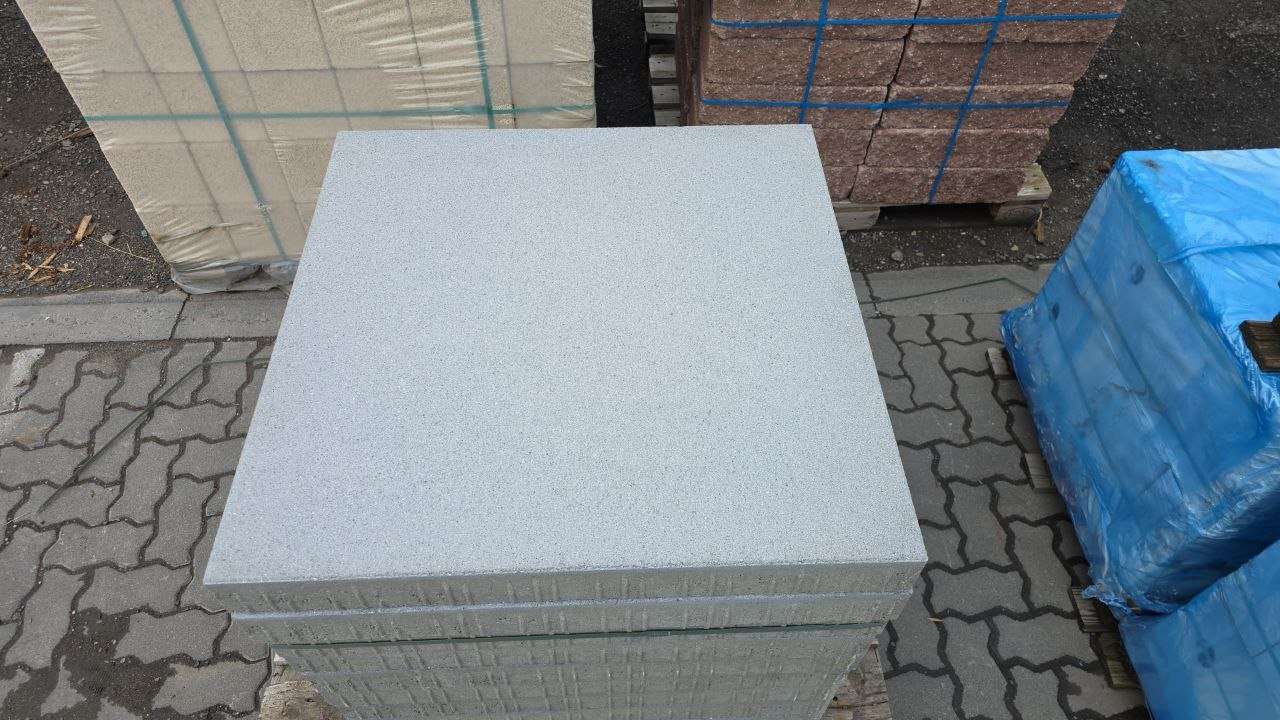 Vios Pflaster 80x80x8 cm hellgrau feingestrahlt (Restposten)