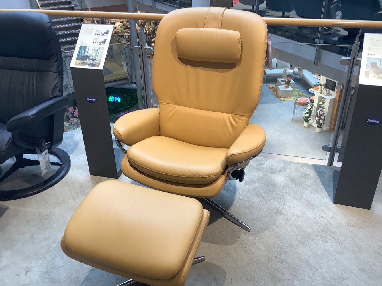 Ruhesessel mit Hocker