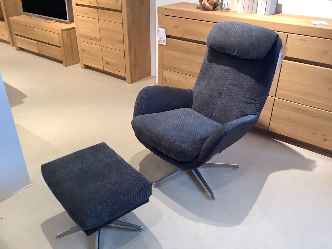 Sessel mit Hocker
