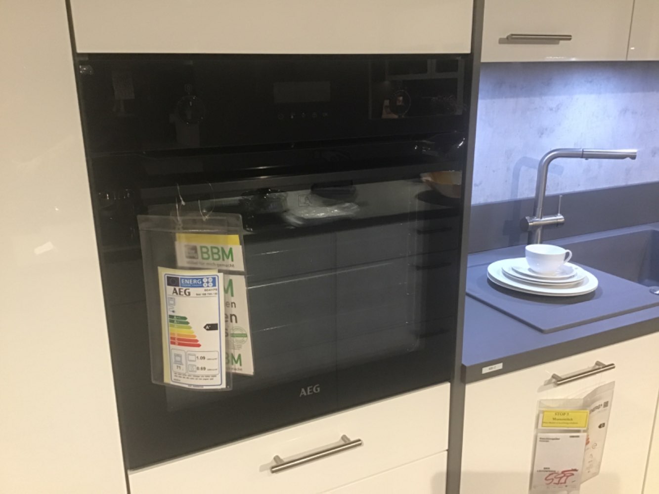 Großer AEG Backofen mit Teleskopauszug 71Liter