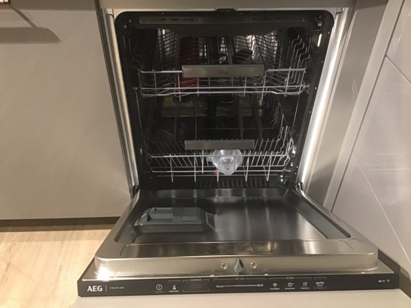 WLAN fähiger AEG PD7000 Geschirrspüler 60 breit