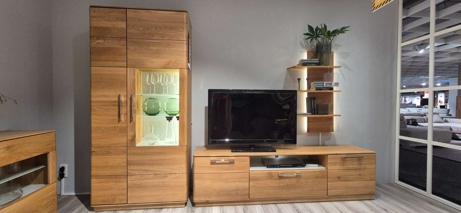 Wohnwand + Sideboard + Couchtisch inkl. Zubehör