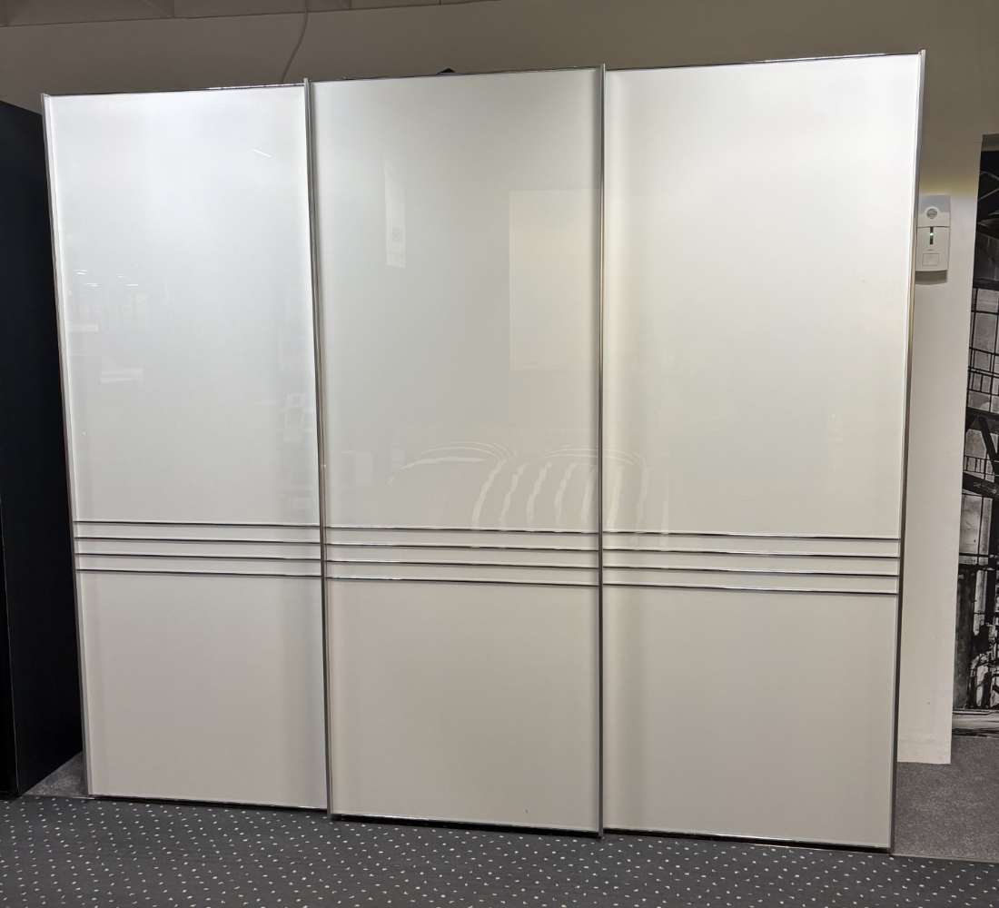 Schwebetürenschrank