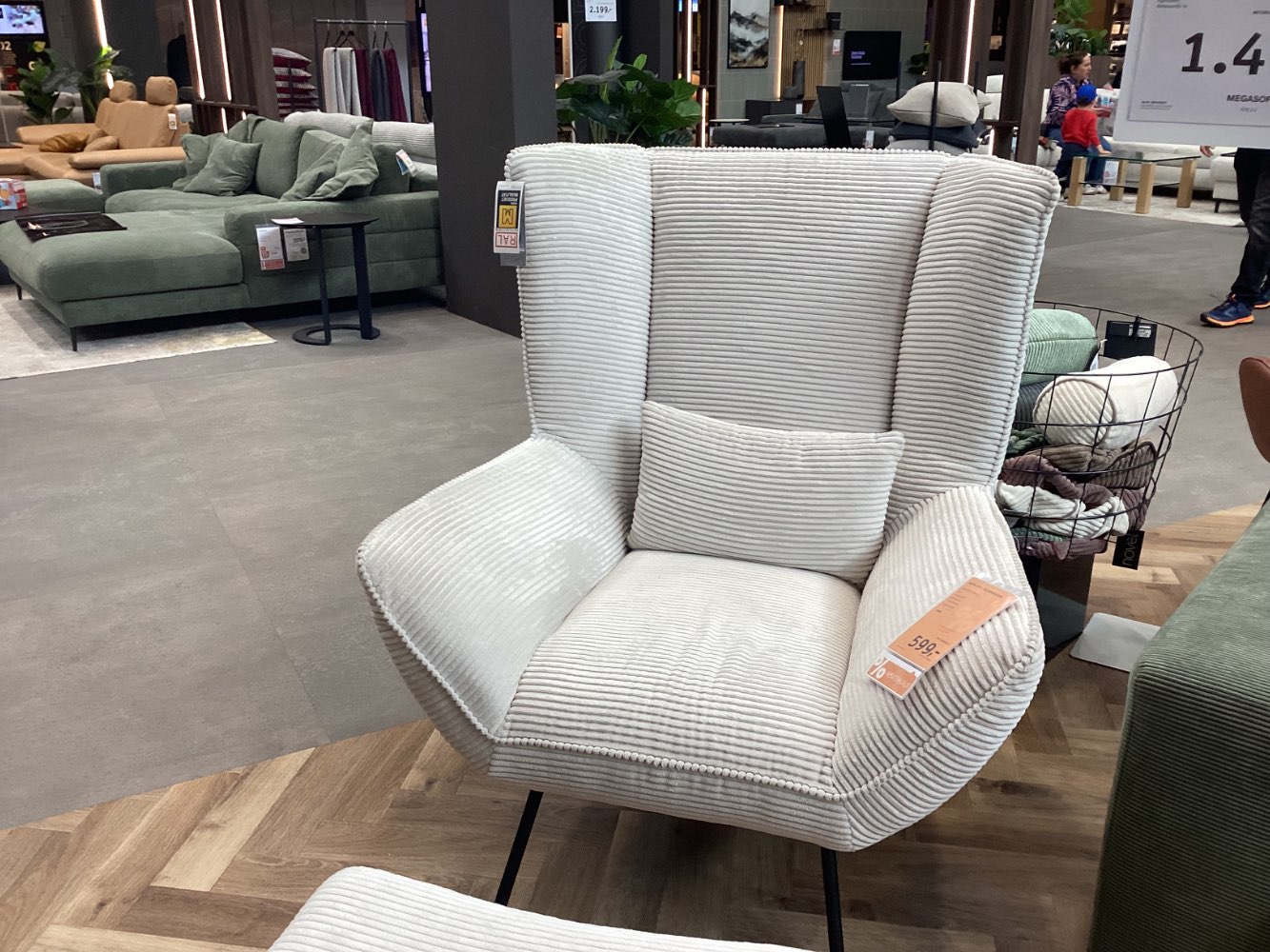 Ohrensessel mit Hocker