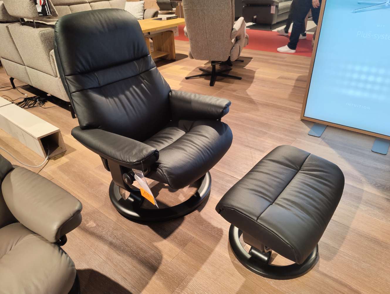 STRESSLESS – Sessel + Hocker – Sunrise – M – Classic