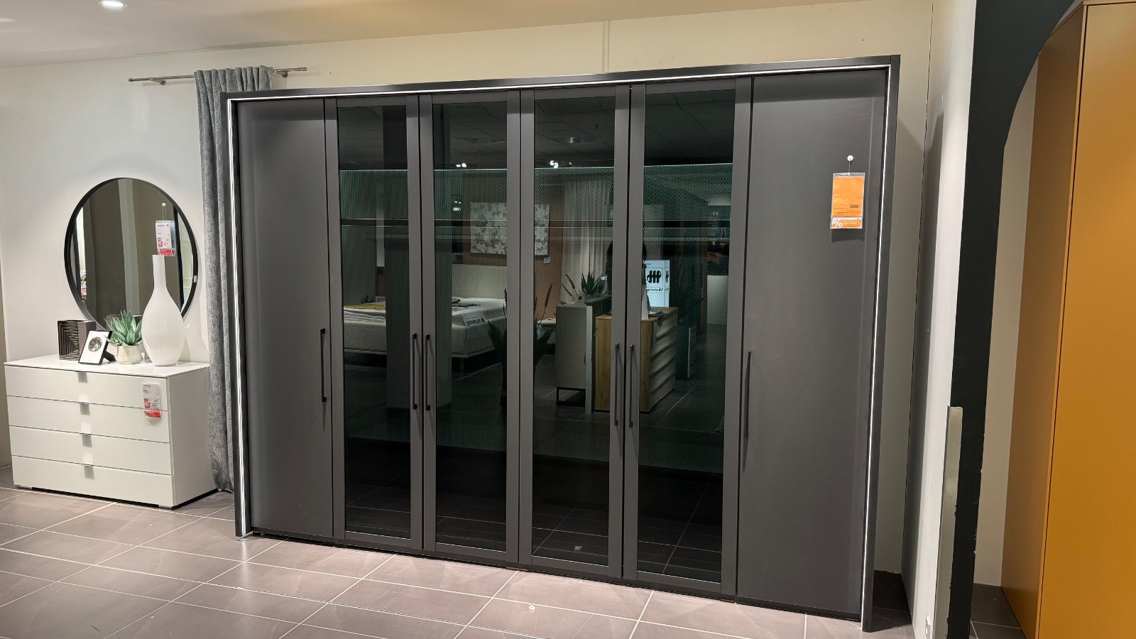 Möbel Schlafen Drehtürenschrank SPLIT