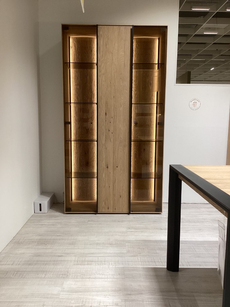 Standvitrine Anea