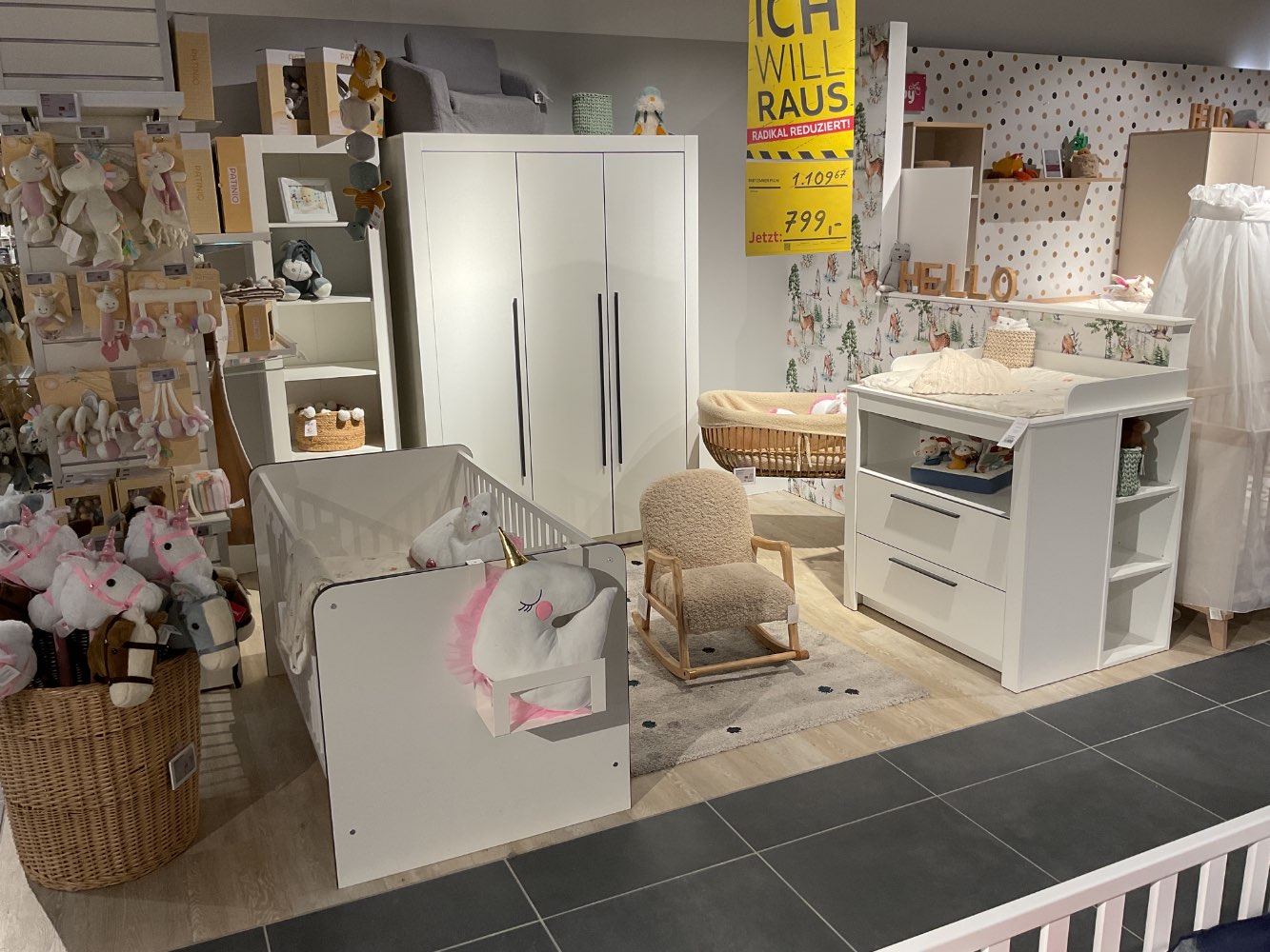 XXXLutz Ausstellungsstück Möbel Babyzimmerabteilung Pulni weiß