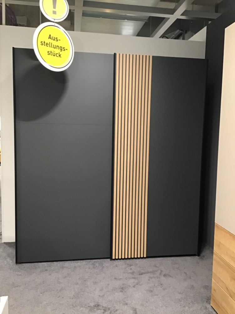 Schwebetürenschrank