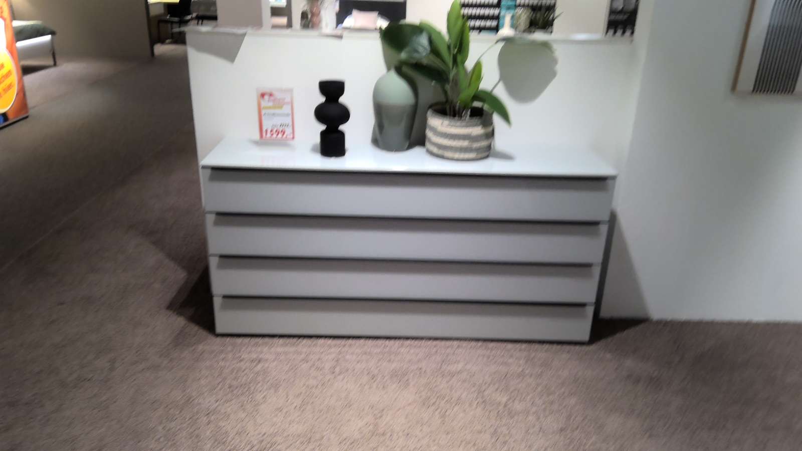 XL-Kommode, ca. 160×77 cm, Perlgrau Glas