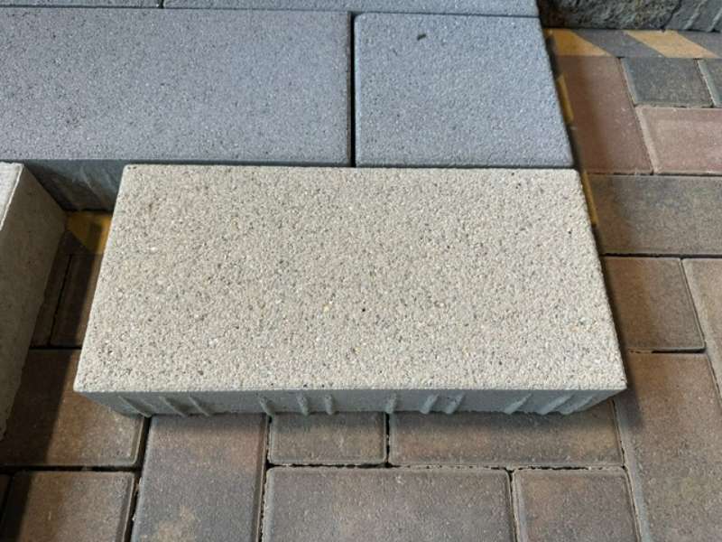 Vios Pflaster 20x20x8 beige-grau feingestrahlt  (Sonderposten)