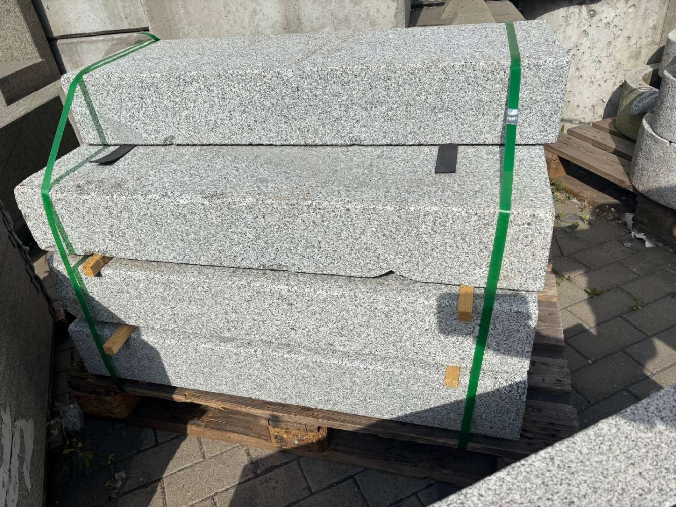 BLOCKSTUFEN SILVER GRANIT RONDO hellgrau 15x35x100cm -B-Ware-