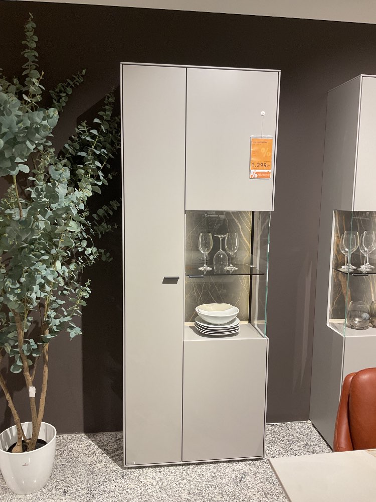 Vitrine Montesa Wöstmann Lack Samtgrau, XXXLutz Karlsruhe
