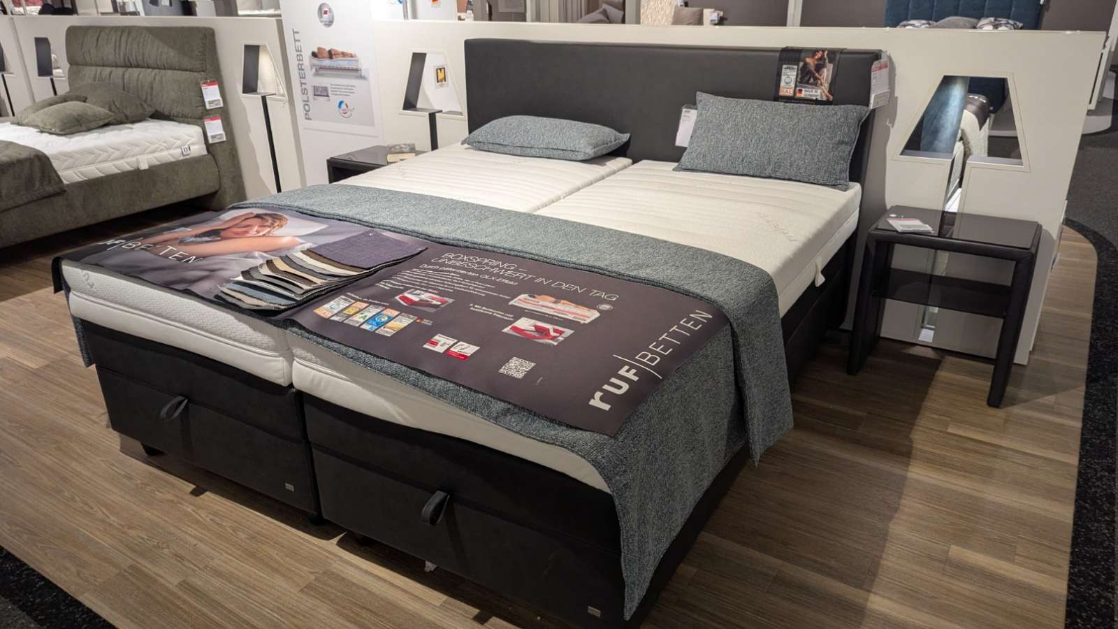 Boxspringbett inkl. Nachtkommoden